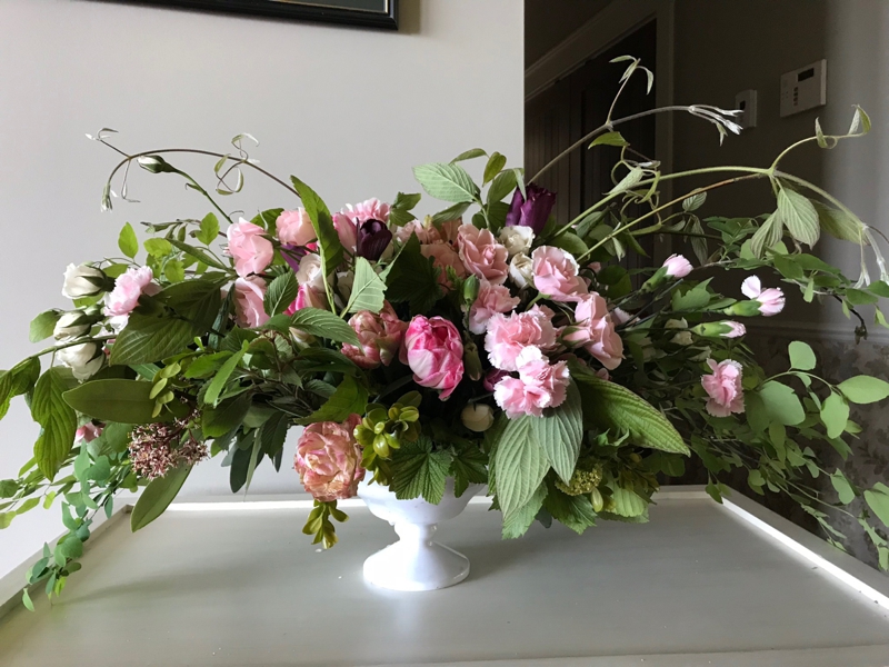 Large table center arrangement